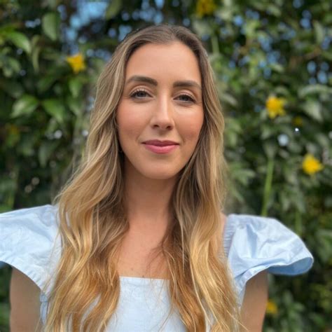 7 Hot Sexy Isobel Benesch Bikini Pics