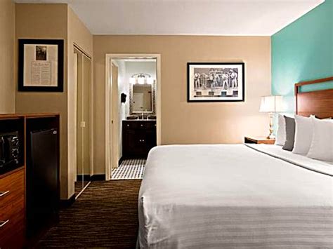 7 Hotel Rooms with Jacuzzi in Springfield - Anna's Guide