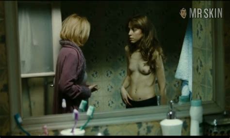 Naked In S Efron In El Ni O Pez