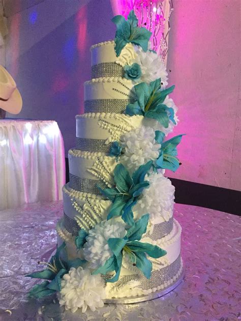 Pin By Xavier Angrignon On Mariage Wedding Wedding Cakes Quinceanera