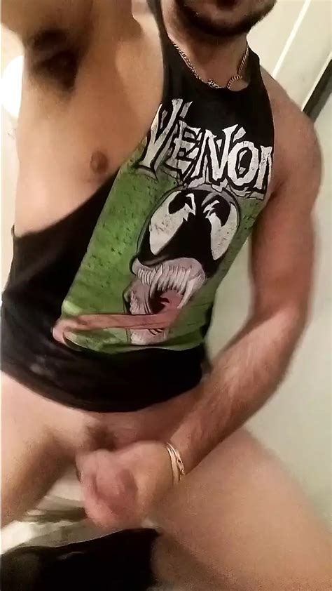 AMATEUR BEAU BOFFUM GOONING JUSQUÀ CE QUIL DÉCHARGE UNE ÉNORME ÉJACULATION PRÉMATURÉMENT