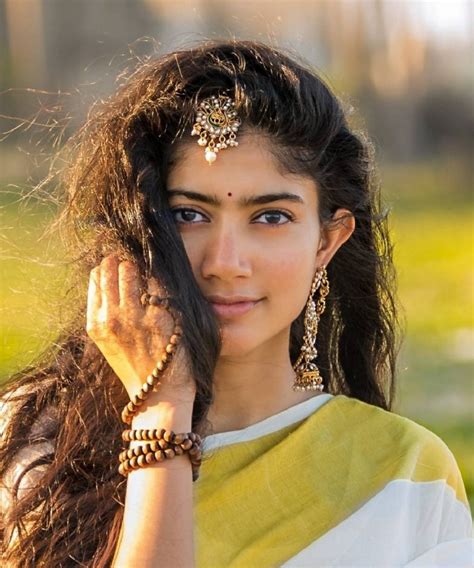 Sai Pallavi Hot Photos Pics New Images HD Wallpapers
