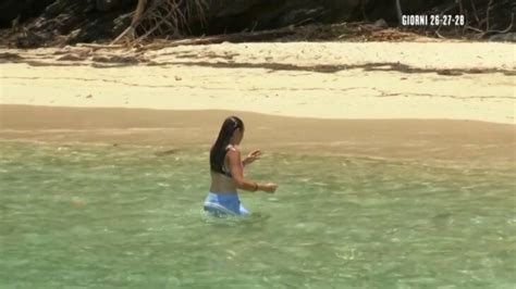 Devo Spogliarmi Del Passato E L Ex Suor Cristina Sfodera Il Primo Bikini In Tv Gossip It