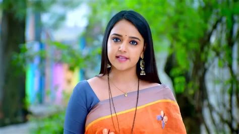 Watch Amulya Shows Chandrakala S Video To Vedanth Gattimela Gattimela