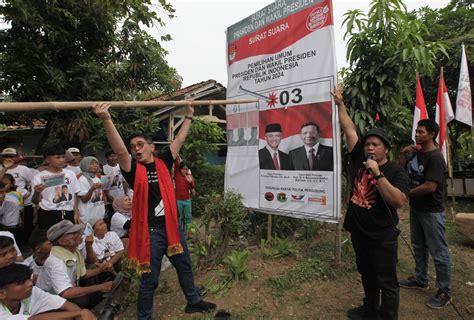 Foto Ketua Dan Wakil Tpn Sosialisasikan Program Ktp Sakti Ganjar