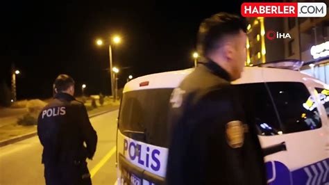 Dur ihtarına uymayan alkollü sürücü polise çarparak kaçtı