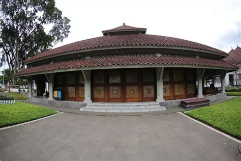 Sejarah Singkat Bangunan Ikonik Pendopo Kota Bandung Zona Bandung