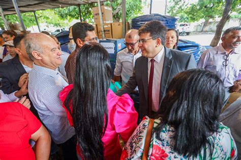 Entrega de kits de irrigação para associações de agricultores Governo