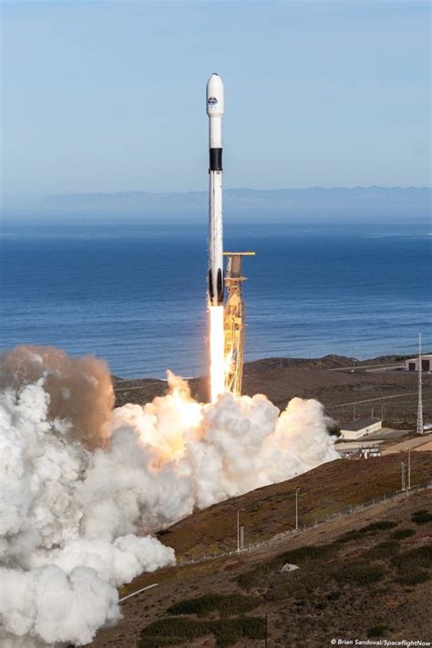 Photos: Falcon 9 launches and lands at Vandenberg Air Force Base ...