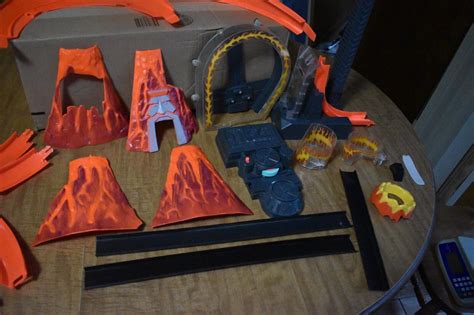 Hot Wheels Volcano Blowout Car Track Set