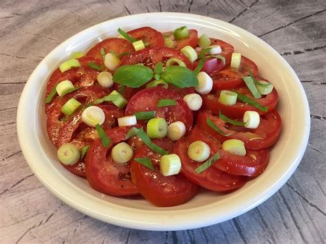 Tomatensalat Mit Basilikum Vinaigrette Von Artificial Chefkoch