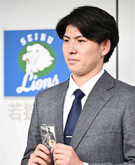 【西武】ドラ1武内夏暉はob東尾修氏のベースボールカード持ち込む「背番号21ということで」 プロ野球写真ニュース 日刊スポーツ