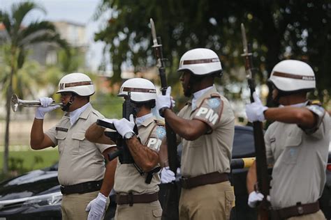 Policiais militares mortos em serviço recebem homenagem nos Dendezeiros