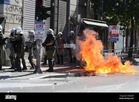 Greek riot police fotografías e imágenes de alta resolución Alamy