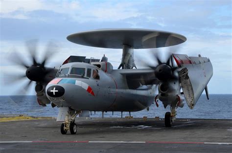 Sur le Charles de Gaulle 6 Pedro et Hawkeye les autres aéronefs