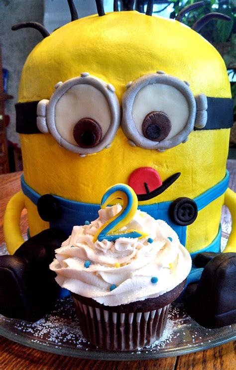 Minion 3D Cake!! - CakeCentral.com