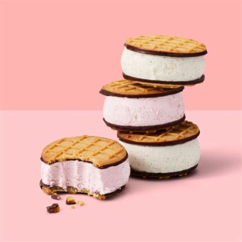 Tillamook Oregon Strawberry Ice Cream Sandwiches, 4 ct / 3 fl oz - Fry ...