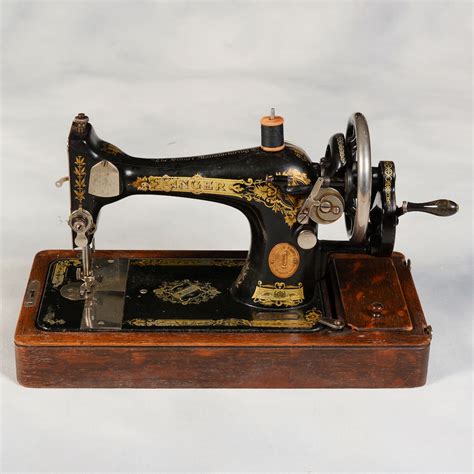 Vintage Hand Crank Singer Sewing Machine With Bentwood Case Cir 1922