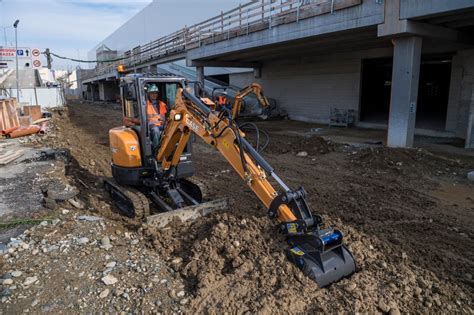 CX26C - Heavy Equipment Guide