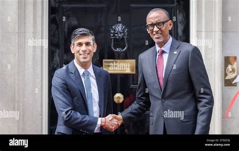 MccLi0004082 British Prime Minister Rishi Sunak greets the President of ...