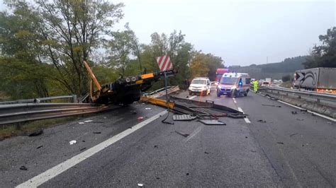 Autostrada A14 Riaperta Dopo Il Ribaltamento Della Bisarca E La