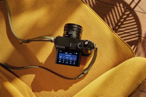 Leica Q Kamera Saku Premium Leica Paling Canggih Dengan Sensor Full