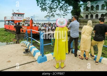 Arrival To The Kochi Waterfront Of The Busy Fort Cochin To Fort Vypin