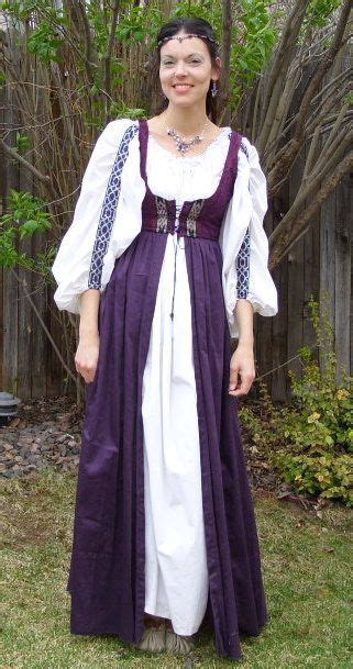 Irish Lass Traditional Irish Clothing Traditional Fashion Traditional