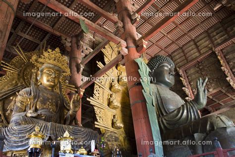 盧遮那仏と虚空蔵菩薩像の写真素材 109607228 イメージマート