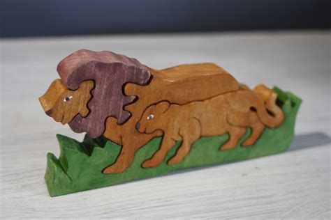 Puzzle en bois lion et lionne 5 pièces réalisé artisanalement en