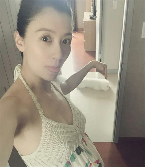 賈靜雯女兒這樣疼bo妞了！暖聲安慰寵溺捏妹臉萌炸 每日頭條