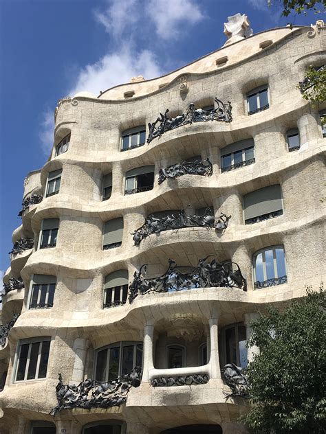 Mies van der Rohe’s Barcelona Pavilion – architectural highlight of our