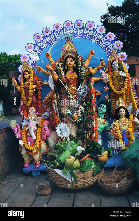 Goddess Durga Killing Demon Mahishasura Hi Res Stock Photography And