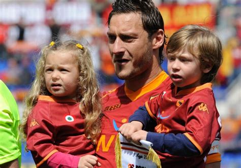 Chanel Totti Compleanno La Dedica Di Ilary Blasi E Del Fidanzato