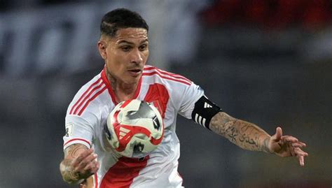 Paolo Guerrero recibe saludo de la selección peruana por su cumpleaños