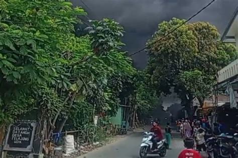 Kebakaran Hebat Landa Pabrik Di Gunung Putri Bogor