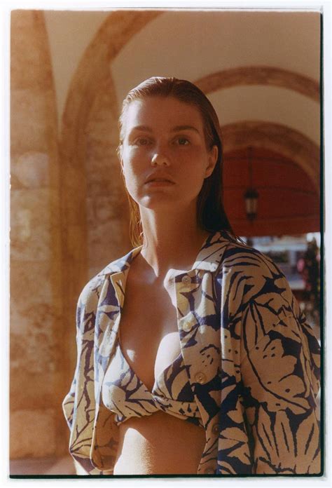 Oysho quiere que llevemos bikini camisa y falda a juego este verano y créenos va a encantarte