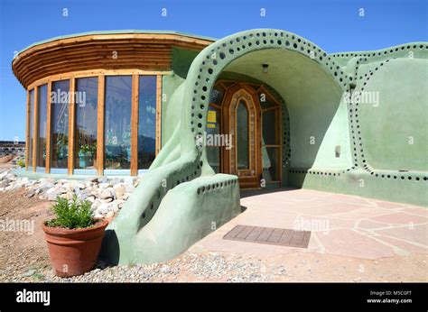 Earthship house taos usa hi-res stock photography and images - Alamy