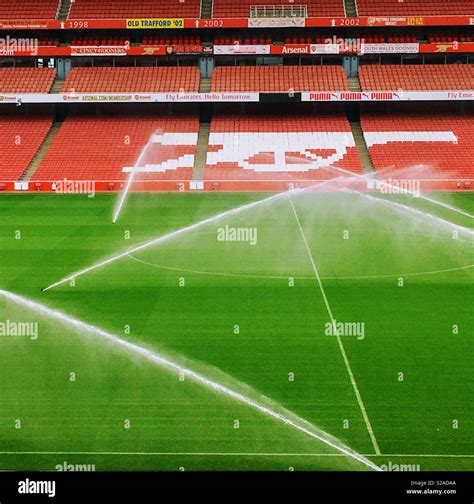 Arsenal Emirates Stadium London watering the pitch Stock Photo - Alamy