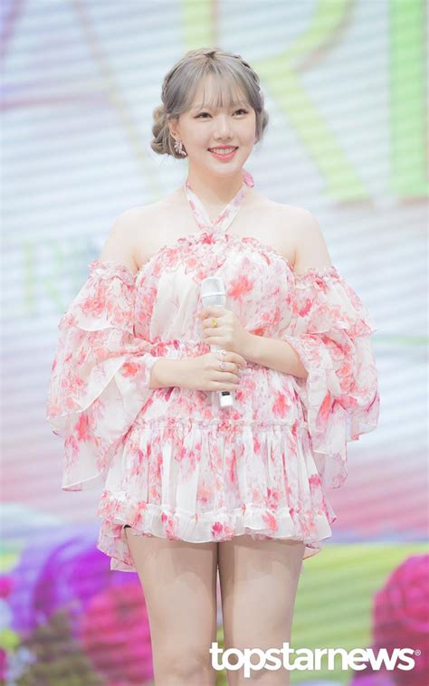 톱스타뉴스 포토 Topstarnews on Twitter HD포토 예린 YERIN 설레는 첫 솔로 데뷔 쇼케이스