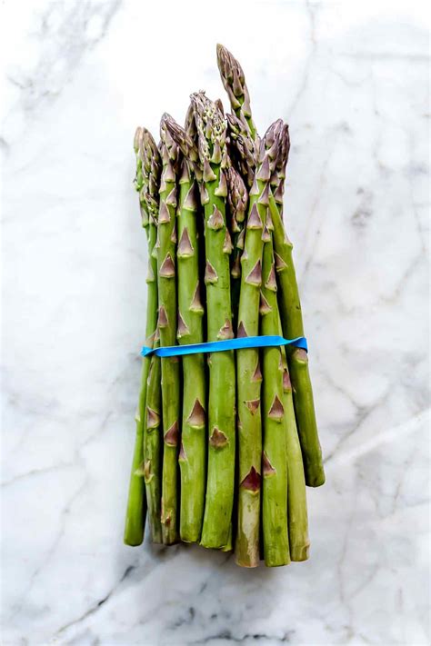 THE BEST Grilled Asparagus Recipe - foodiecrush .com