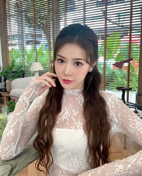 Đắm đuối trước nhan sắc hiện tại của hot girl tắm suối ngày nào