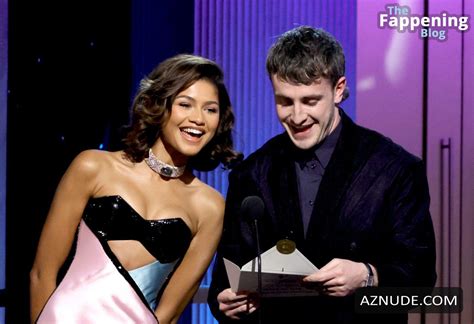 Zendaya Sexy Shows Off Her Alluring Cleavage In A Hot Pink Dress At The 29th Annual SAG Awards