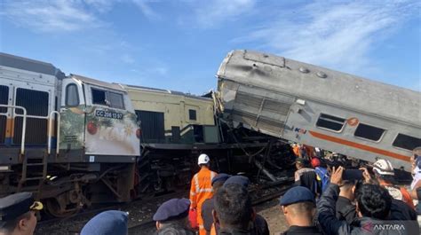 Update Tabrakan Ka Turangga Dan Ka Lokal Bandung Raya Masinis Dan