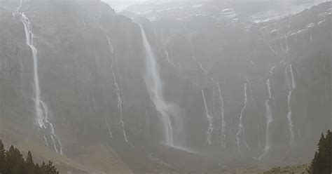 VIDÉO Grâce à la pluie les cascades du cirque de Gavarnie font enfin