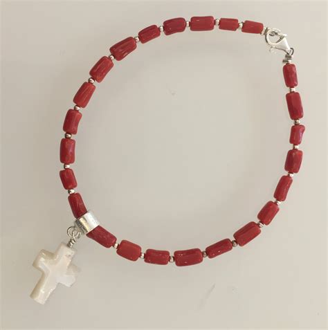 Bracelet Homme En Perles De Corail Rouge Croix De Nacre Blanche