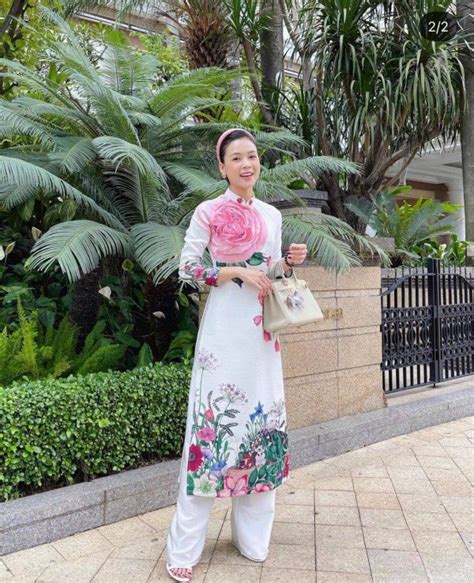 Diện mãi một kiểu mốt áo dài hot girl Sam vẫn đẹp tựa nàng thơ