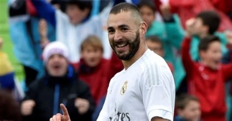 Karim Benzema Face La Critique Est Soutenu Par Le Staff Du R Al Madrid