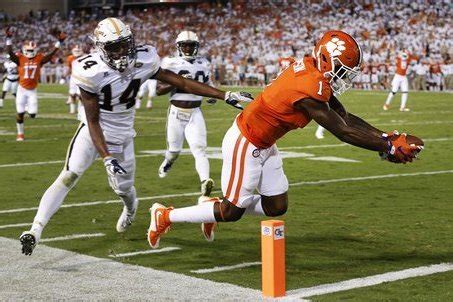 Deshaun Watson Throws Interception, Clemson Scores Safety Anyway | News ...