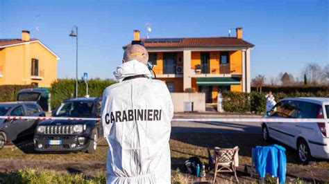 Donna Uccisa Davanti Casa Caccia Al Killer